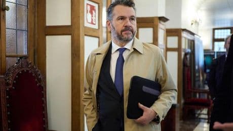 El expresidente de la CNMV afirma que Gotham "tensa, tergiversa y distorsiona el cálculo" de la deuda de Grifols