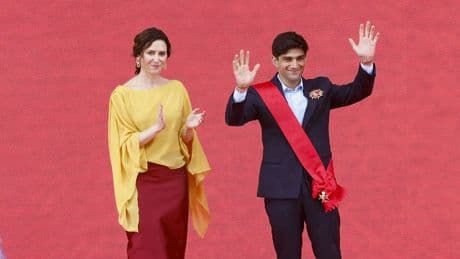 El llamativo &#039;look&#039; de Ayuso para el Día de Madrid: se viste con los colores de la bandera de España