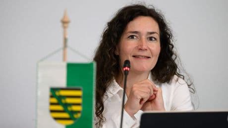 Demokratiebildung: Justizministerin für "Verfassungsviertelstunde" an Schulen