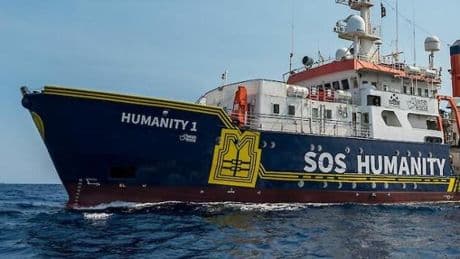Arriva alla Spezia la nave con 68 migranti: “Fuggiamo da guerre e violenza”