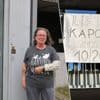 Annick (57) mag geen trappen doen, maar lift van sociale flats in Halle is al 6 maanden defect: “We betalen nochtans onderhoudskosten”