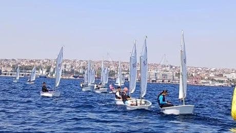 Tekirdağ'da Zafer Kupası yelken yarışları sürüyor