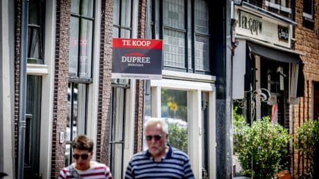 Steeds meer mensen verhogen hypotheek voor schenking aan kind of dagje minder werken: ’Veel mogelijk als je papieren op orde hebt’