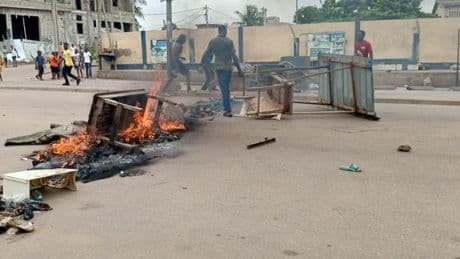 Manifestations au Togo : mandats d’arrêt contre des blogueurs et des artistes
