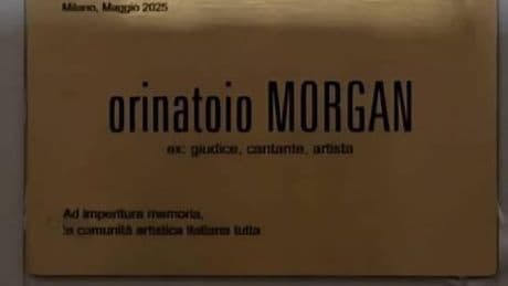 "Orinatoio Morgan", targa choc contro il cantante. Che cerca solidarietà e non la trova