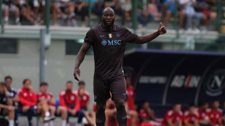 Lukaku si opera? L'attaccante del Napoli opta per la terapia conservativa: adesso almeno tre mesi prima del pieno recupero