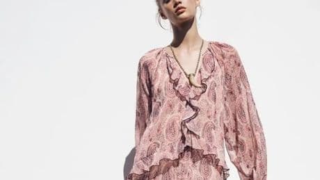 Los vestidos boho de las rebajas de Zara perfectos para mujeres de 60 años