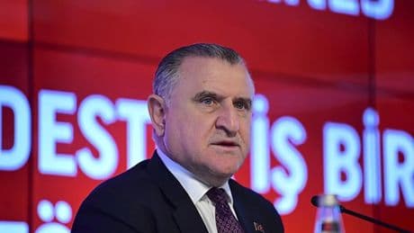 Bakan Bak, Başakşehir - Universitatea Craiova maçını tribünden takip etti