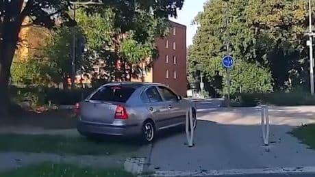 Ohne Rücksicht auf Verluste - Drogen-Fahrer rast Polizei davon