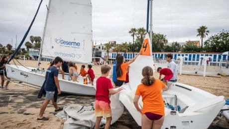 Los clubs de playa reivindican su legado ante la amenaza de Costas