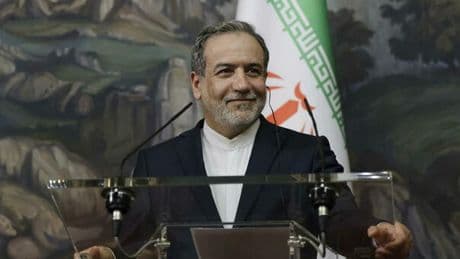 Iran, materiale nucleare arricchito sotto le macerie degli impianti: la rivelazione del ministro degli Esteri Araghchi