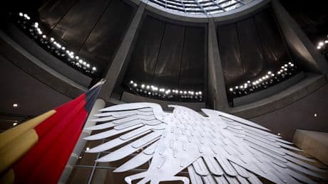 Öffentlicher Dienst kostet zu viel Geld, sagt Mehrheit – Hälfte der Beamten klagt über Übergriffe
