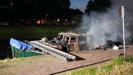 Dode door brand op woonboot in Tilburg