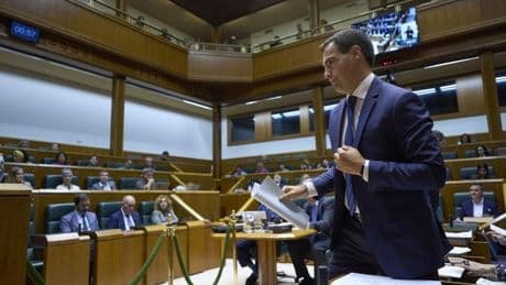 Pradales y los partidos exhiben una unidad inédita para hacer frente a la guerra comercial