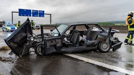 Mega-Stau! - Mann nach Unfall auf A3 in Lebensgefahr