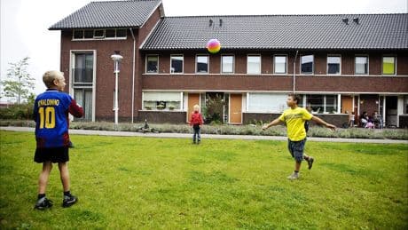 Oplossing woningcrisis volgens topman bouwbedrijf: ’Maak straatje erbij mogelijk en geef bouwvergunningen af’