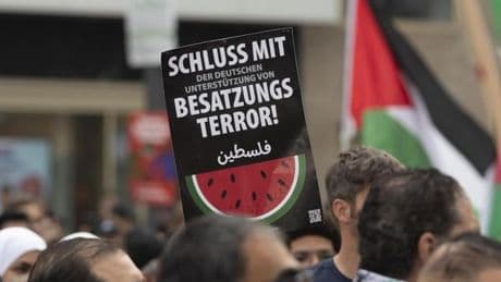 Berliner Polizei bleibt bei hartem Kurs gegen Palästina-Parole