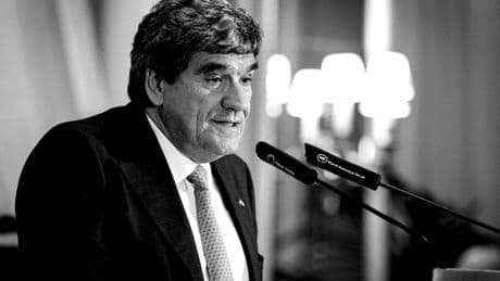 Escrivá se queda solo por su 'pecado original'