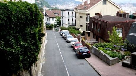 Labour gives major update on potential UK pavement parking ban