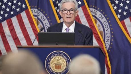 Powell nel mirino. Trump tira fuori l’ipotesi "frode". Bufera sui listini
