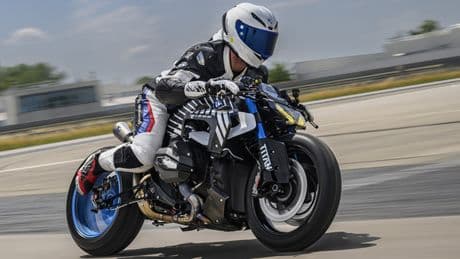 Bmw R 1300 R Titan è un omaggio al motorsport e al design nel segno della tradizione Motorrad