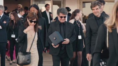 Filmmaker Panahi cheered on return to Iran after Cannes triumph