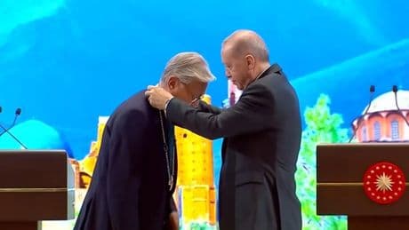 Kazakistan Cumhurbaşkanı Tokayev'e devlet nişanı