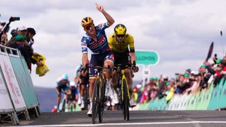 Remco Evenepoel boekt ritwinst in Ronde van Groot-Brittannië en houdt kans op eindzege