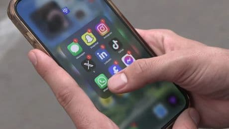 L'Elysée réaffirme vouloir interdire les réseaux sociaux aux moins de 15 ans