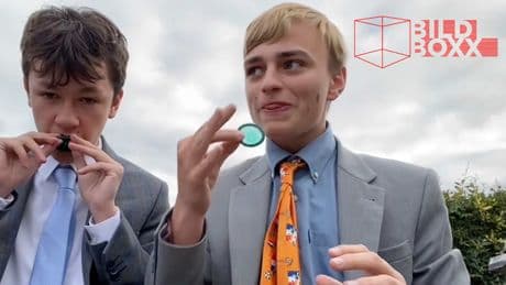 Teenies testen Kondome - So schmeckt Verhütung 2025