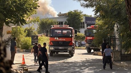 Antep'te halı fabrikasında yangın çıktı