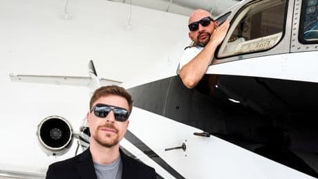 Um ihn geschenkt zu bekommen - Pilot lebt 100 Tage im Jet, ohne ihn zu verlassen