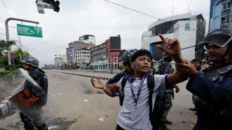 La policía nepalí mata a 19 manifestantes contra la clausura de redes sociales y la corrupción