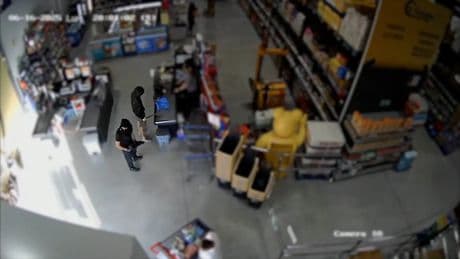 Detienen a la 'banda del súper' en Málaga: atracaban supermercados con machetes y fusiles de asalto