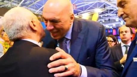 "Sta banda di co**ioni", De Luca e lo scambio di battute con Crosetto