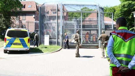 Barrikaden, Feuer, SEK-Großeinsatz - Gefangenen-Revolte in Psychiatrie in NRW