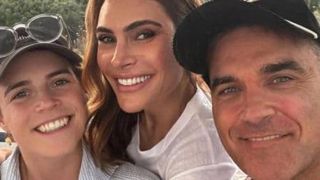 Robbie Williams y su esposa disfrutan con Eugenia de York de la costa portuguesa
