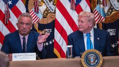 Los laboratorios barajan no lanzar sus fármacos en la UE para 'eludir' la bajada de precios de Trump