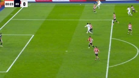 El audio del VAR en el gol anulado a Vinicius que mantuvo las esperanzas rojiblancas: «La 'high behind' no enfoca, te pongo la 'sky'»