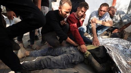 Israel mata a 29 gazatíes y hiere a otros 200 en nuevos ataques contra varios puntos de entrega de comida y agua en Gaza