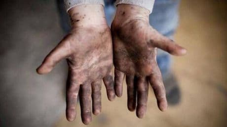 Geri dönüşüm fabrikasında makineye sıkıştı... Bir çocuk işçi daha hayatını kaybetti