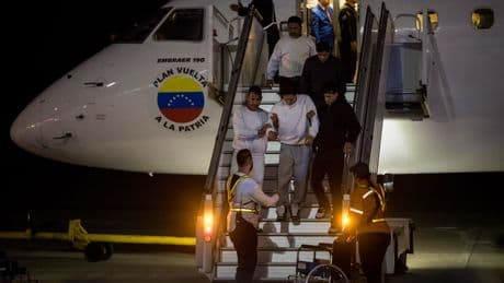 Un juez de la Corte Suprema de EEUU cuestiona el bloqueo de la deportación de venezolanos