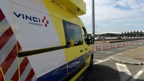 Var: un véhicule d'intervention d'un patrouilleur percuté par un camion sur l'A8