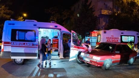Kayseri'de ambulans ile otomobil çarpıştı: İki yaralı