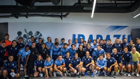 Zubimendi visita Zubieta y da su último adiós a la plantilla de la Real y los trabajadores