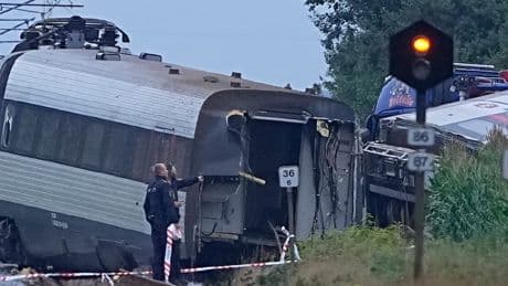 Crash mit Fahrzeug - Frau (60) stirbt bei Zugunglück in Dänemark