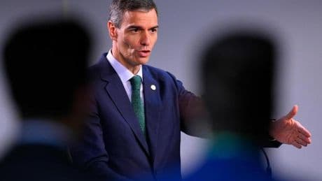Sánchez se refugia en la cumbre de la ONU en Sevilla ante un julio caliente para el Gobierno