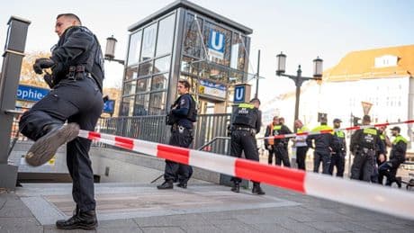 Berlin: Mann in U-Bahnhof erstochen – Polizei schießt auf Angreifer
