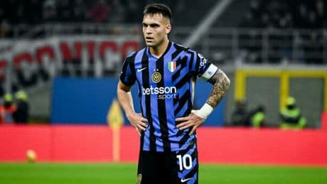 Infortunio Lautaro, l'esito degli esami: elongazione flessori coscia sinistra, out col Barcellona al 99%