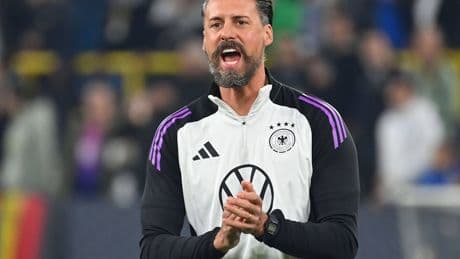 Sandro Wagner beim FC Augsburg: Neue Farbe für die graue Maus